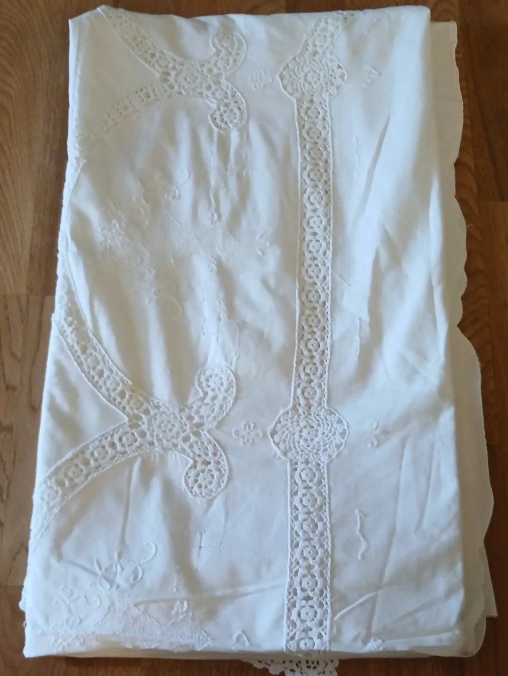 Vintage Handmade Tablecloth Set